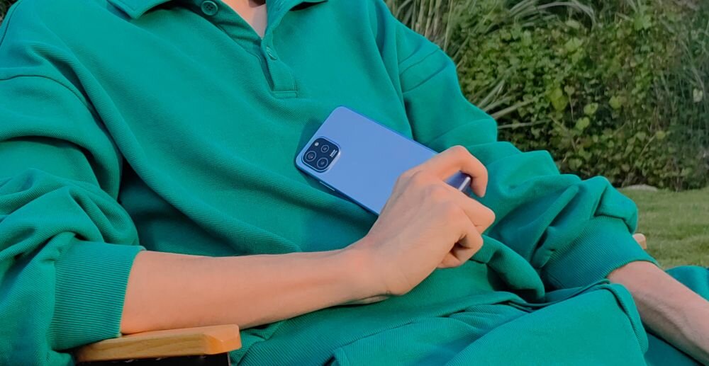 SMARTFON HUAWEI NOVA Y61 ekran bateria aparat procesor ram pamięć pojemność rozdzielczość zdjęcia filmy opis dane cechy blokady system łączność wifi bluetooth obudowa szkło odporność porty muzyka transfer sieć przekątna matryca waga czujniki oled amoled ips