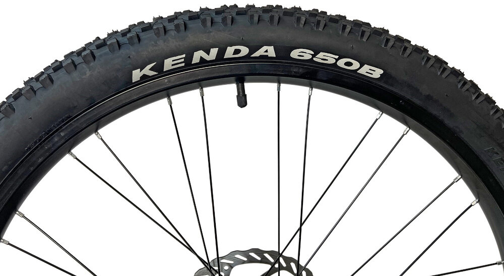 Rower górski MTB TORPADO Devon 1.0 M17 27.5 cala męski Czarno-żółty koła rozmiar 27,5 cala łatwij pokonać różne przeszkody większy kontakt koła z podłożem szerokie opony marki KENDA z głębokim bieżnikiem regularne sprawdzanie ciśnienia powietrza wartość na bocznej części opony