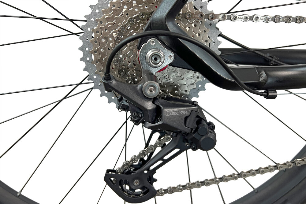 Rower górski MTB TORPADO Storm X8 M23 29 cali męski Czarno-czerwony 11 biegów przerzutka SHIMANO Deore lekkie niezawodne rozwiązania szybkie lekkie precyzyjne równomierna płnna łatwa zmiana przełożeń