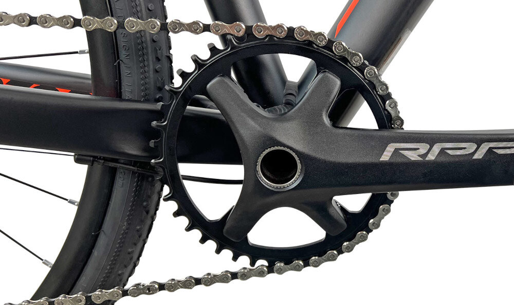 Rower przełajowy FONDRIEST Raptor 2.0 M23 28 cali męski Czarno-pomarańczowy lekka wydajna konstrukcja korby PROWHEEL RPP 40T przenoszenie mocy przez pedały jest bardzo efektywne wkład suportu PROWHEEL BSA BB68 gwarancja niezrównanej solidności