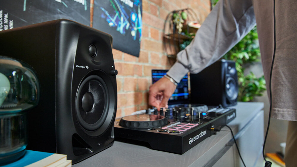 Kolumny głośnikowe PIONEER DM-40D  - rowkowane kanały