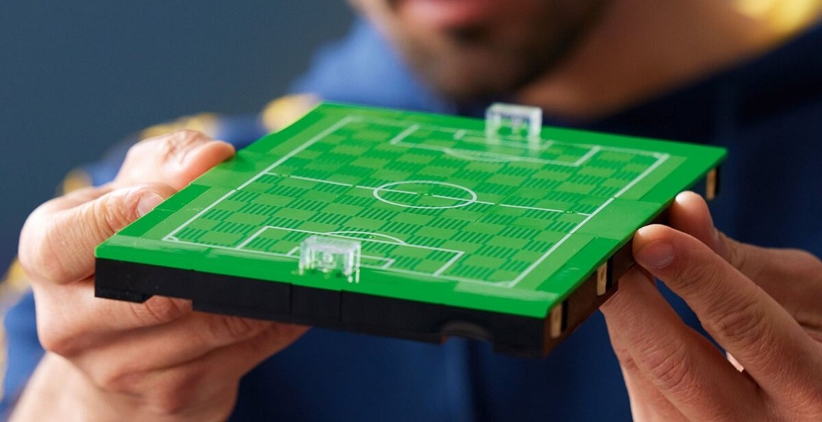 LEGO Icons Camp Nou - FC Barcelona 10284 kreatywność rozwój klocki figurki minifigurki jakość tradycja konstrukcja nauka wyobraźnia role jakość bezpieczeństwo wyobraźnia budowanie pasja hobby funkcje instrukcje piła nożna zawody rywalizacja