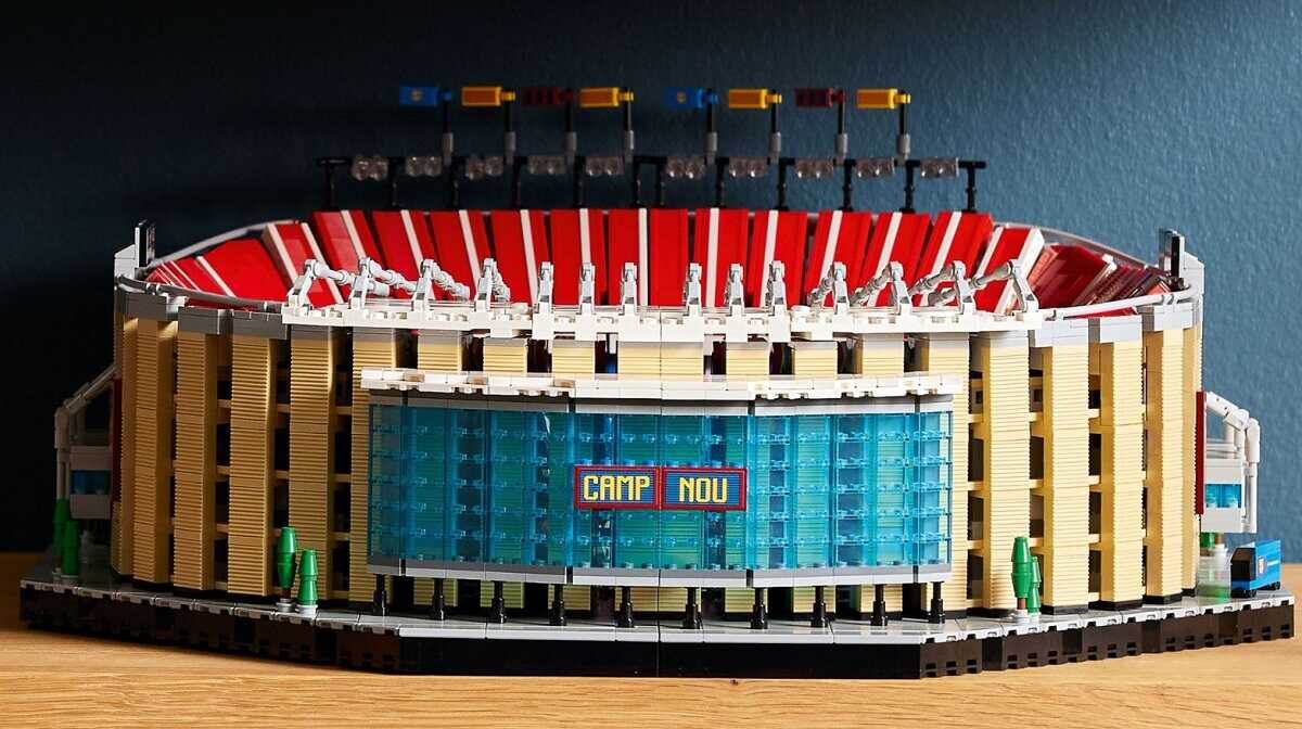 LEGO Icons Camp Nou - FC Barcelona 10284 kreatywność rozwój klocki figurki minifigurki jakość tradycja konstrukcja nauka wyobraźnia role jakość bezpieczeństwo wyobraźnia budowanie pasja hobby funkcje instrukcje piła nożna zawody rywalizacja