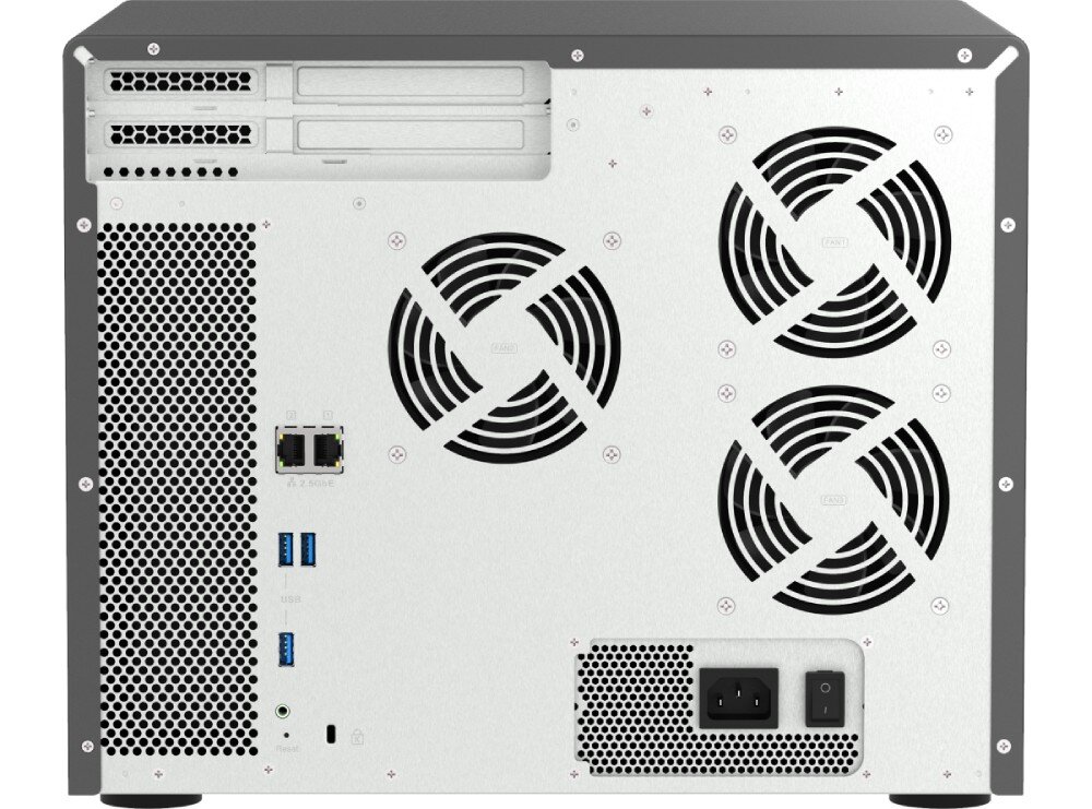 Serwer plików QNAP TS-1655-8G Tył obudowy serwera z widocznymi trzema wentylatorami, portami sieciowymi, czterema portami USB oraz gniazdem zasilania, porty Ethernet, agregacja łączy, awaryjne przełączanie