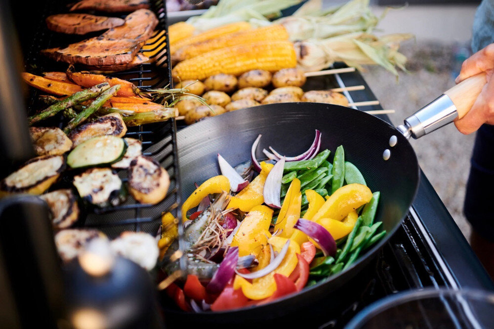Grill gazowy CAMPINGAZ Select EXS Seria 4 z wysokiej jakosci stali i aluminium ruszt z emaliowanego zeliwa zachowanie aromatu wewnatrz produktu