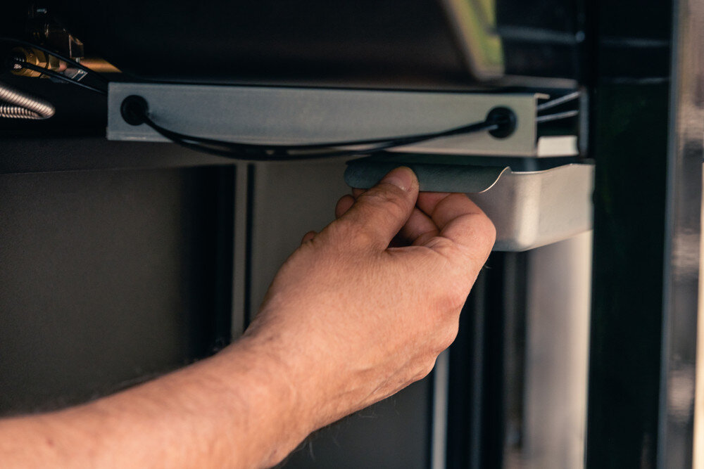 Grill gazowy CAMPINGAZ Compact 3 L łatwe w czyszczeniu system zbierania tłuszczu stalowy poręczny pojemnik wysokie ścianki