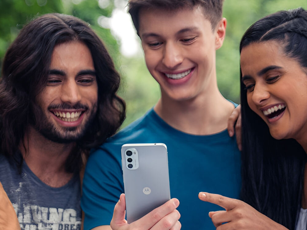 Smartfon MOTOROLA Moto e32s Android 12 odmieniony interfejs uzytkownika