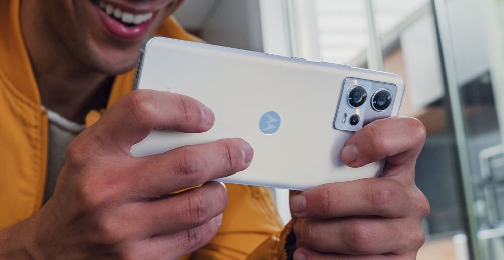 Smartfon MOTOROLA Edge 30 Fusion    ekran bateria aparat procesor ram pamięć pojemność rozdzielczość zdjęcia filmy opis dane cechy blokady system łączność wifi bluetooth obudowa szkło odporność porty muzyka transfer sieć przekątna matryca waga czujniki