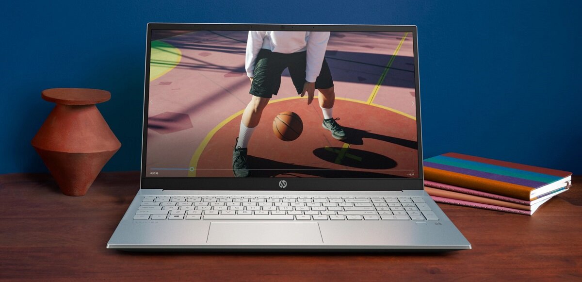Laptop HP Pavilion 15 procesor rdzenie taktowanie wydajność rozrywka praca kąty widzenia rozdzielczość karta graficzna jakość dysk RAM ekran częstotliwość złącza