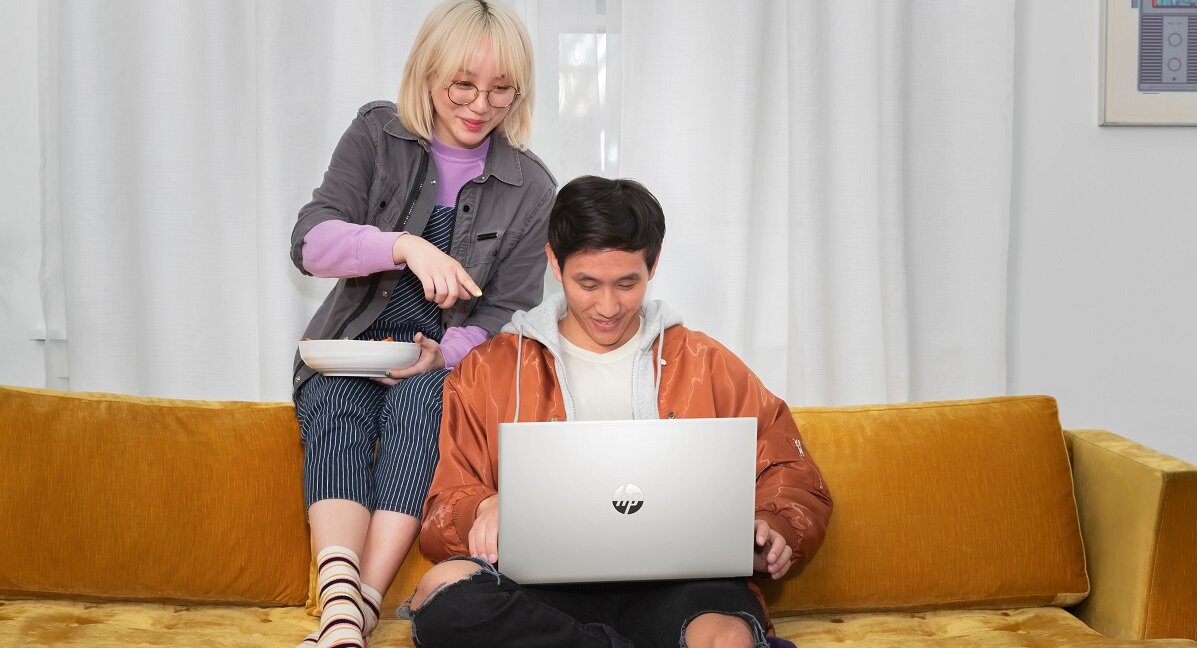 Laptop HP Pavilion 15 procesor rdzenie taktowanie wydajność rozrywka praca kąty widzenia rozdzielczość karta graficzna jakość dysk RAM ekran częstotliwość złącza