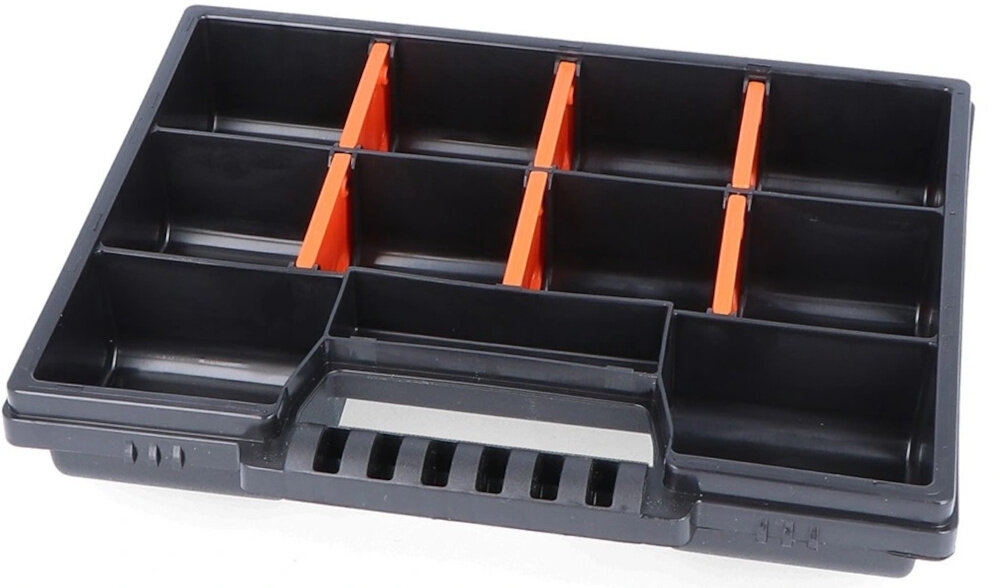 Organizer KISTENBERG NOR 08 organizer bez wieka na białym tle widoczny od przodu pod skosem do przechowywania i transportu drobnych akcesoriów wymiary 195 x 155 x 35 mm waga 0,23 kg szybki dostęp do potrzebnych elementów