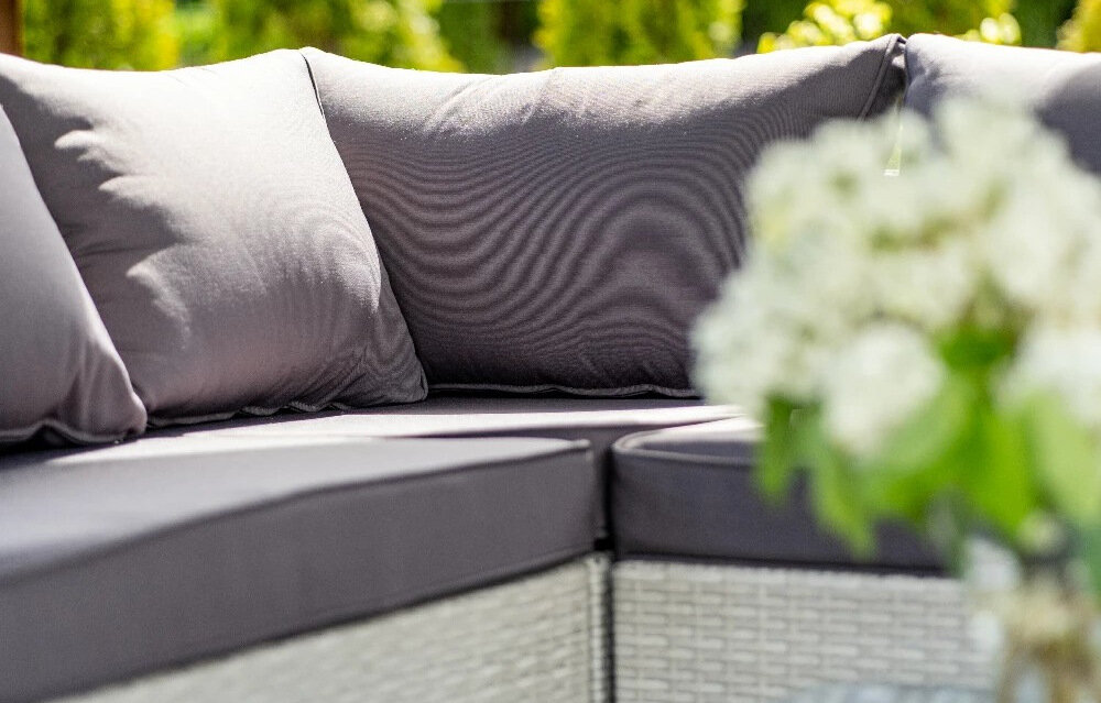 Zestaw mebli ogrodowych Fibi Szaro-beżowy wygodne poduszki łatw utrzymanie czystości suwak