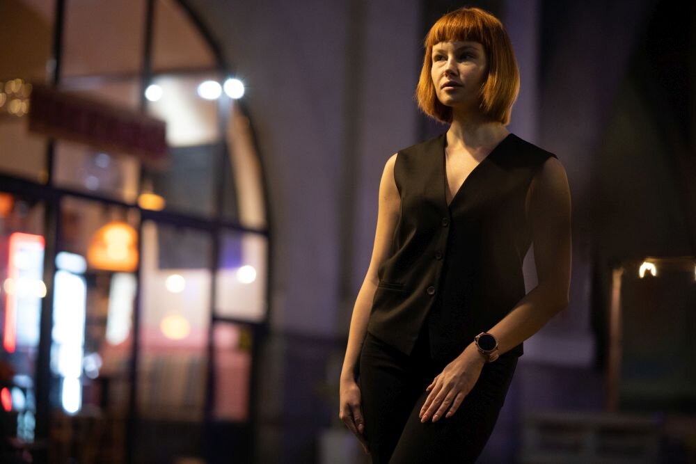 Smartwatch GARETT Veronica  ekran bateria czujniki zdrowie sport pasek ładowanie pojemność rozdzielczość łączność sterowanie krew puls rozmowy smartfon aplikacja 