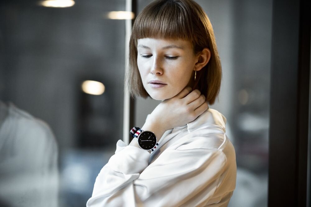 Smartwatch GARETT Verona ekran bateria czujniki zdrowie sport pasek ładowanie pojemność rozdzielczość łączność sterowanie krew puls rozmowy smartfon aplikacja
