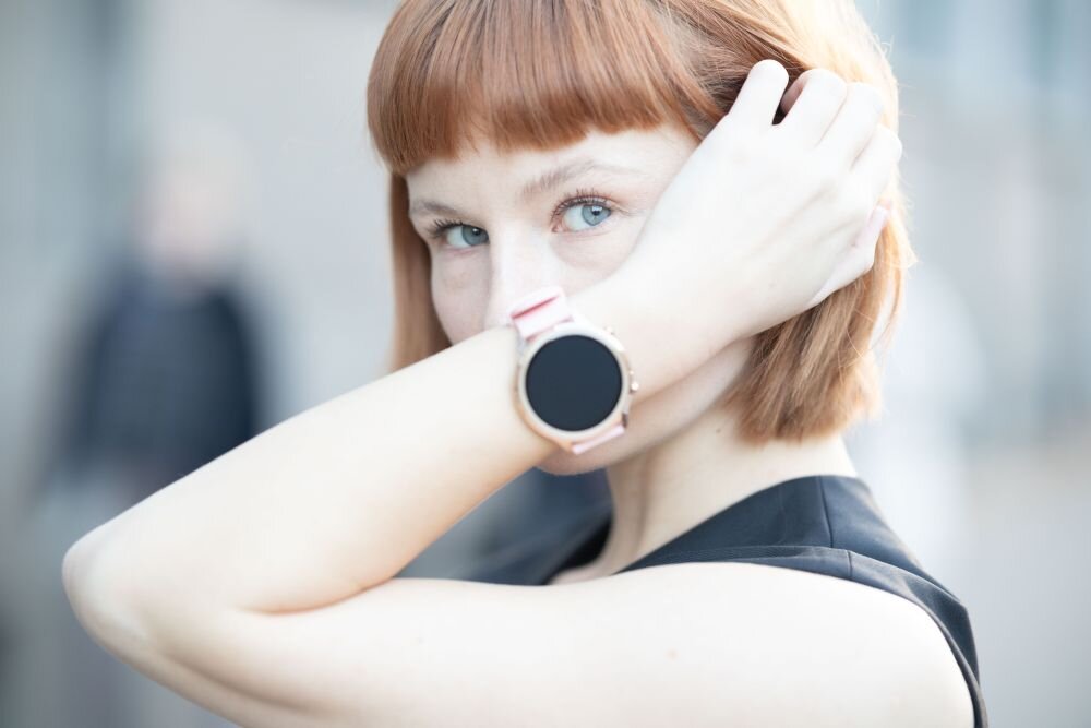 Smartwatch GARETT Veronica  ekran bateria czujniki zdrowie sport pasek ładowanie pojemność rozdzielczość łączność sterowanie krew puls rozmowy smartfon aplikacja 