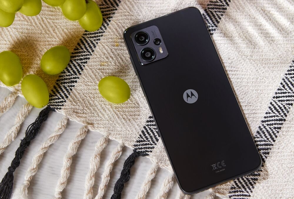 SMARTFON MOTOROLA MOTO G13 ekran bateria aparat procesor ram pamięć pojemność rozdzielczość zdjęcia filmy opis dane cechy blokady system łączność wifi bluetooth obudowa szkło odporność porty muzyka transfer sieć przekątna matryca waga czujniki oled amoled ips