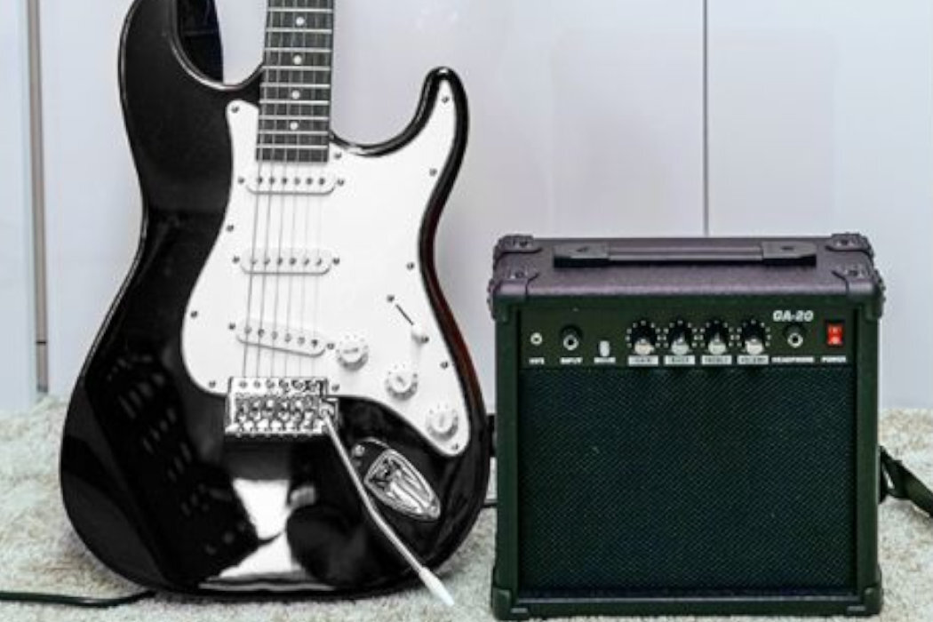 Zestaw gitarowy NN Eg Set Black + Wzmacniacz + Etui start wygoda elegancja replika moc zabawa nauka