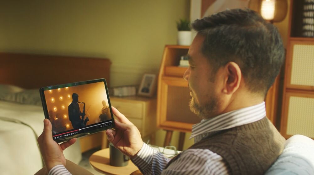 Tablet HUAWEI MatePad SE 10.4 ekran bateria aparat procesor ram pamięć pojemność rozdzielczość zdjęcia filmy opis dane cechy blokady system łączność wifi bluetooth obudowa szkło odporność porty muzyka transfer sieć przekątna matryca waga czujniki oled amoled ips