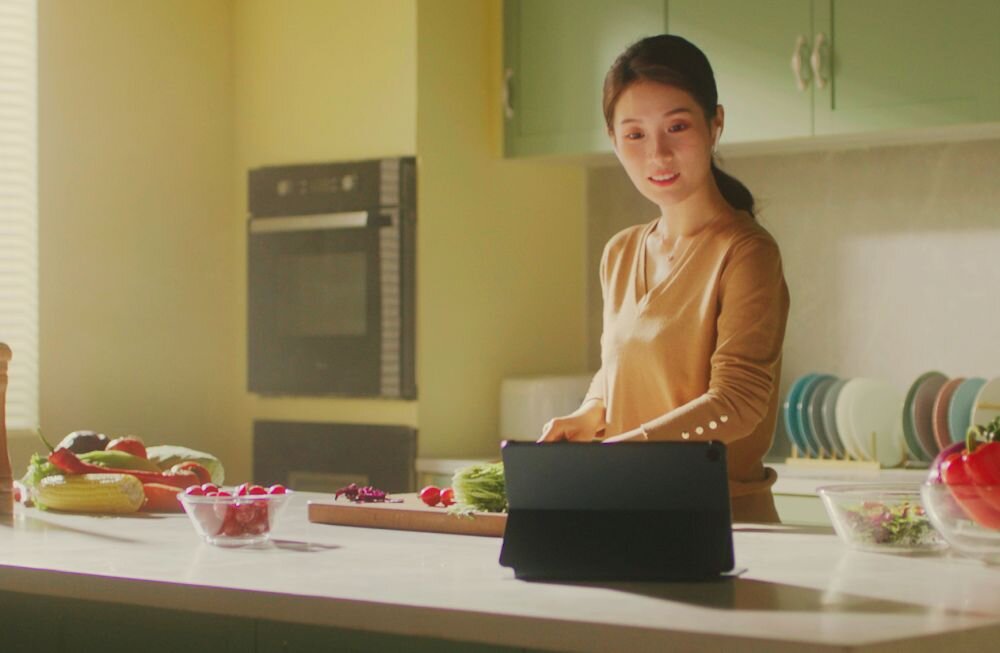 Tablet HUAWEI MatePad SE 10.4 ekran bateria aparat procesor ram pamięć pojemność rozdzielczość zdjęcia filmy opis dane cechy blokady system łączność wifi bluetooth obudowa szkło odporność porty muzyka transfer sieć przekątna matryca waga czujniki oled amoled ips