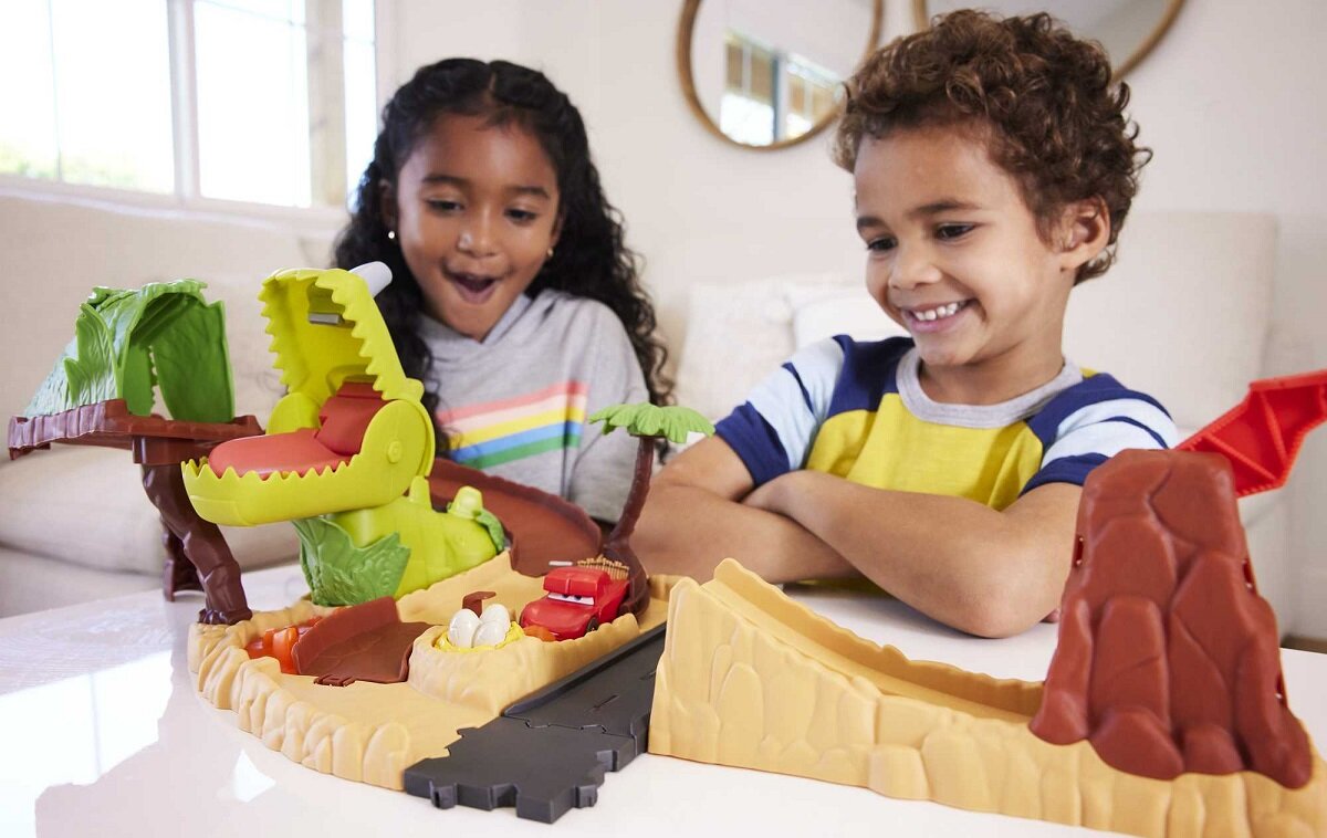 Tor MATTEL Disney Pixar Cars Dinoprzygoda HMD74 zabawa dzieci kreatywność chłopiec dziewczynka dinozaur