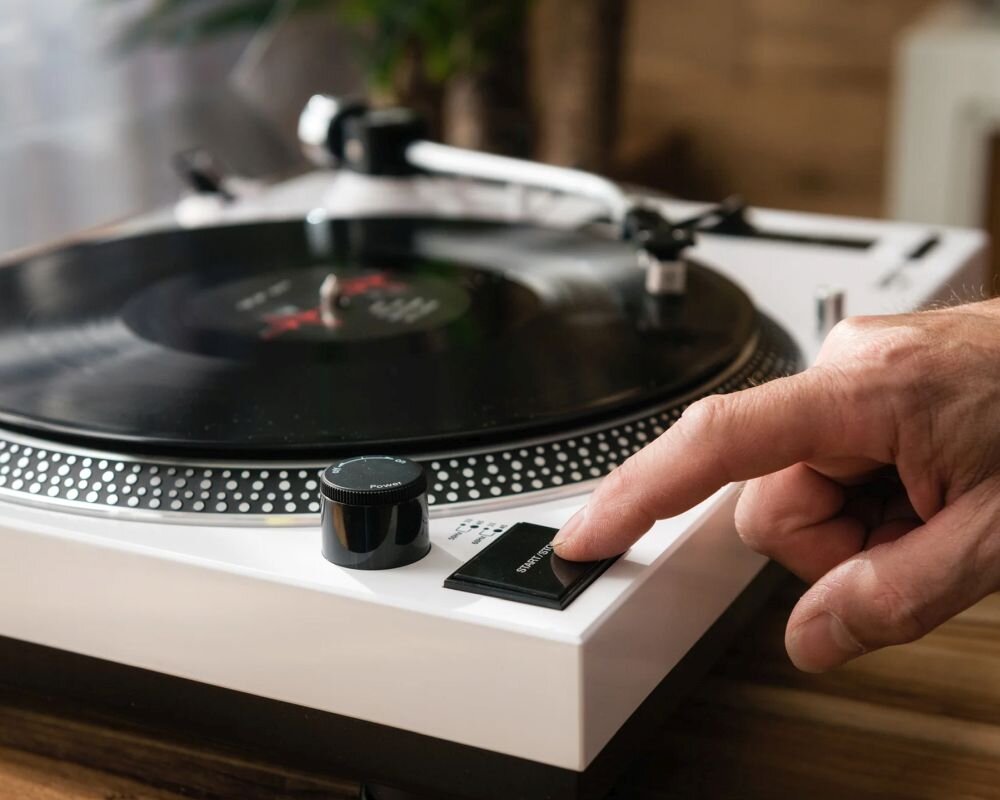 Gramofon LENCO L-3810WH naped paskowy zaklocenia wibracje jakosc 