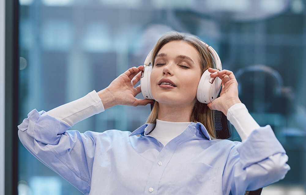 Słuchawki nauszne EDIFIER WH950NB dźwięk jakość połączenie łączność pasmo impedancja muzyka gry filmy sterowanie bluetooth