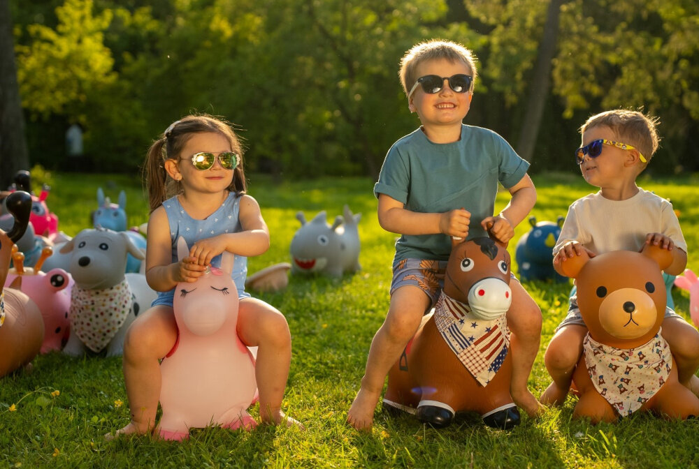 Skoczek SUN BABY Żaba J06.030.0.1 dla dzieci powyzej 12 miesiaca zycia forma aktywnosci fizycznej wzmocnienie miesni nog stymulacja ukladu krazenia maksymalny udzwig do 45 kg