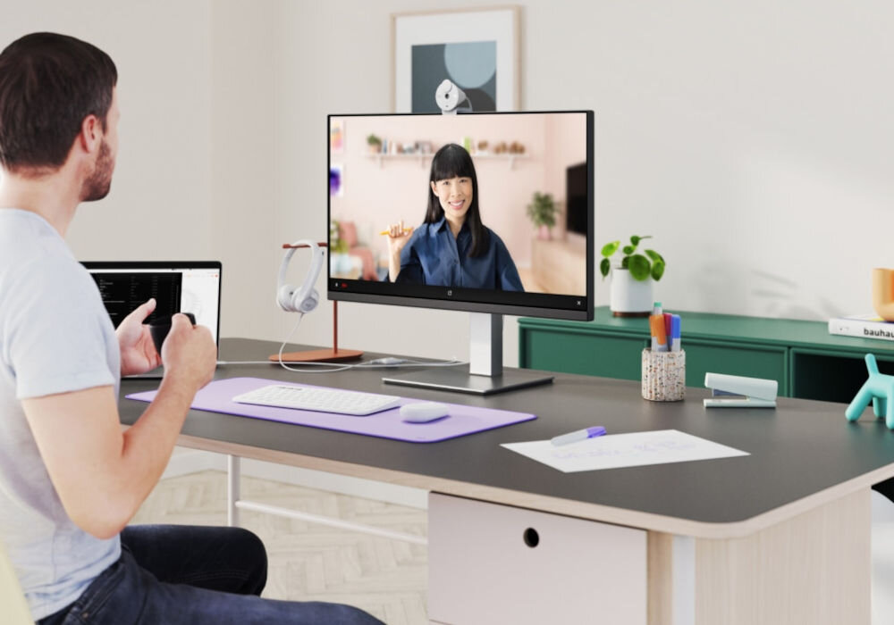 Kamera internetowa LOGITECH Brio 300 Grafitowy bez śladu węglowego carbon neutral