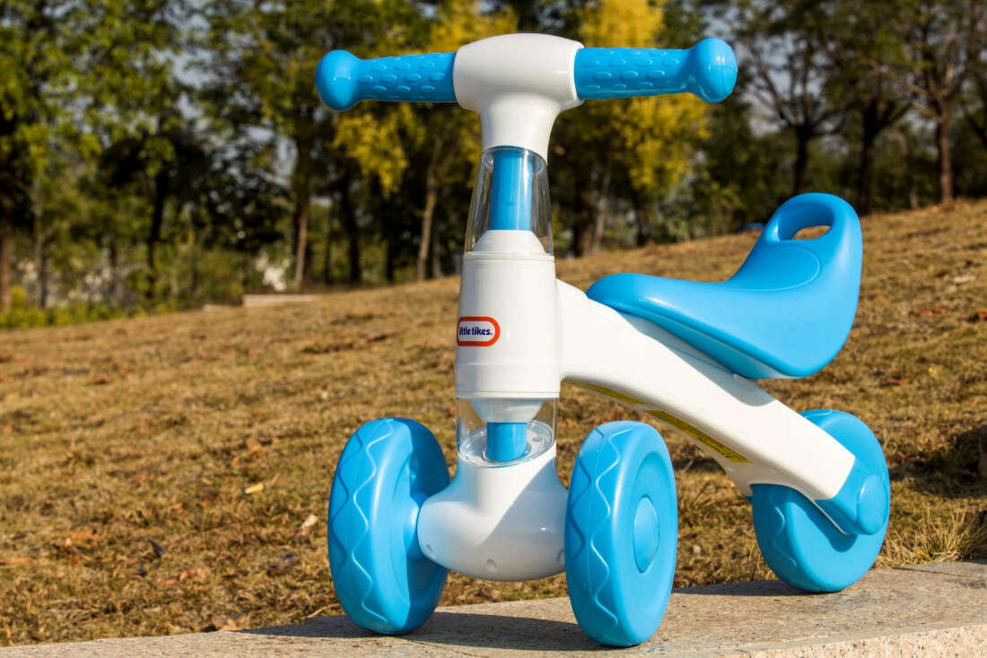 Rowerek biegowy SUN BABY Little Tikes 2 uzytkowanie w domu na dworze aktywnosc fizyczna rozwijanie zdolnosci motorycznych