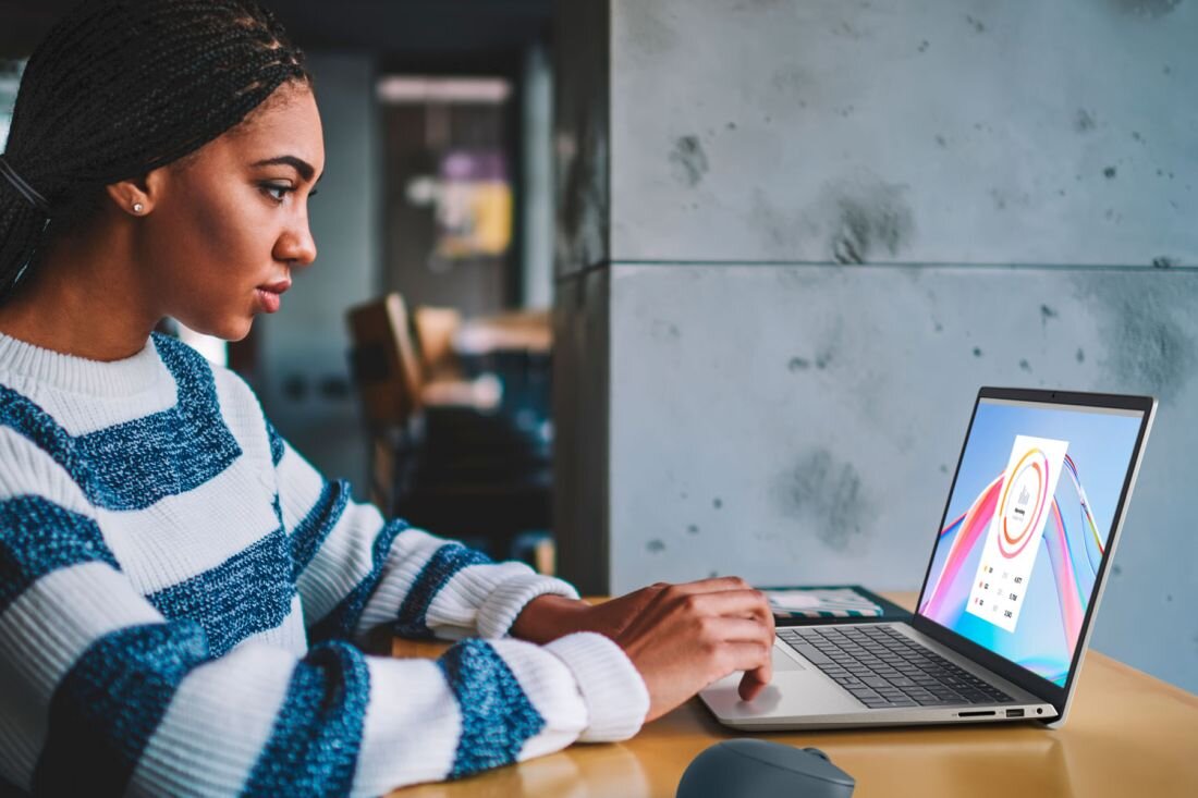 Laptop DELL Inspiron 3520 - Kamera 