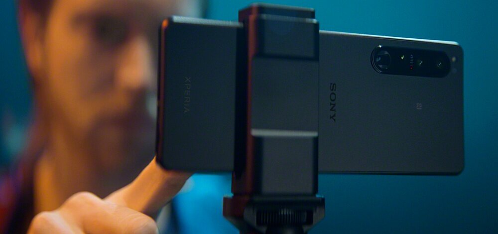 Smartfon SONY Xperia 1 IV  ekran bateria aparat procesor ram pamięć pojemność rozdzielczość zdjęcia filmy opis dane cechy blokady system łączność wifi bluetooth obudowa szkło odporność porty muzyka transfer sieć przekątna matryca waga czujniki