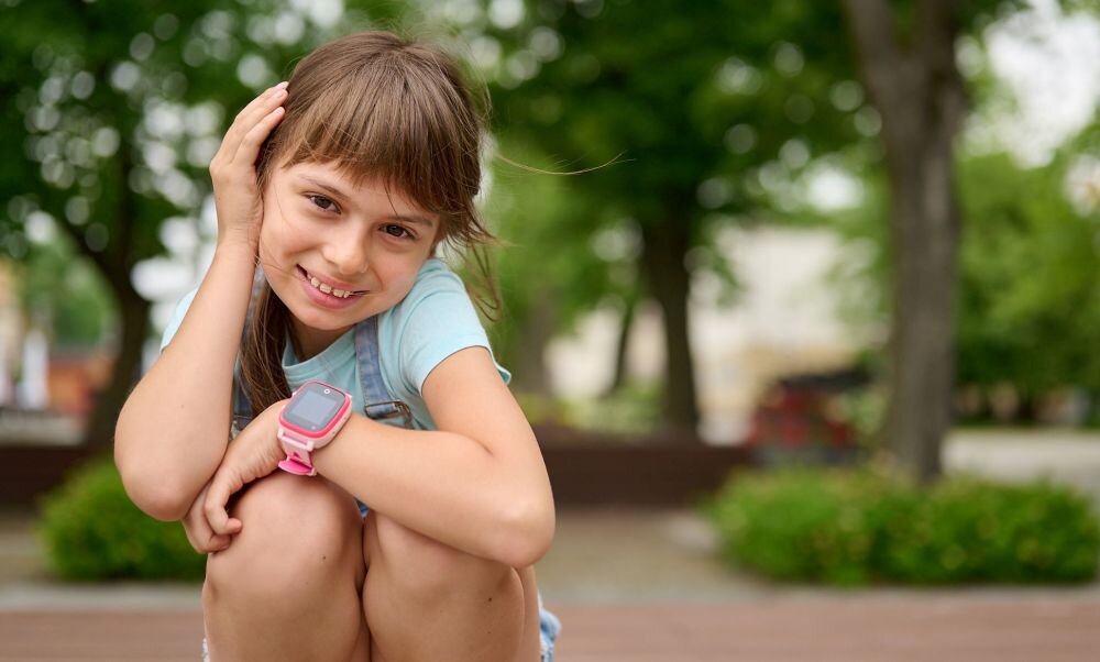 Smartwatch GARETT Kids Sun Pro 4G ekran bateria czujniki zdrowie sport pasek ładowanie pojemność rozdzielczość łączność sterowanie krew puls rozmowy smartfon aplikacja