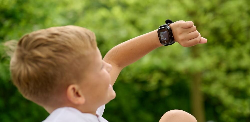 Smartwatch GARETT Kids Sun Pro 4G ekran bateria czujniki zdrowie sport pasek ładowanie pojemność rozdzielczość łączność sterowanie krew puls rozmowy smartfon aplikacja