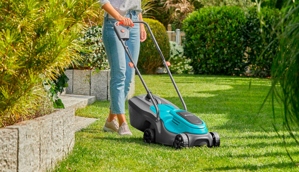 Kosiarka akumulatorowa GARDENA PowerMax 30-18V P4A 14630-55 kompaktowe solidne urządzenie obudowa z wysokiej jakości tworzyw odporność na uderzenia i działanie warunków atmosferycznych
