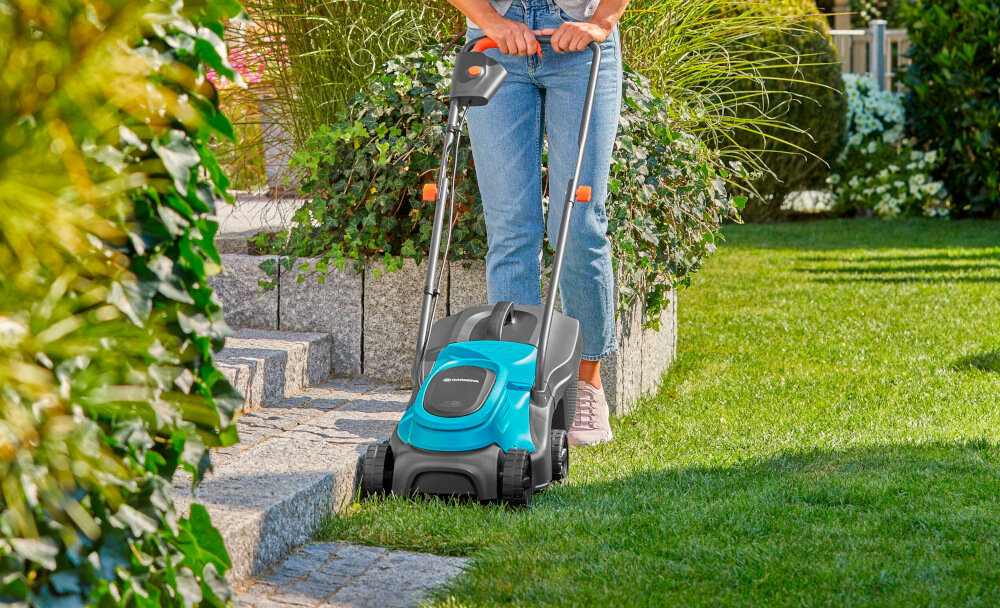 Kosiarka akumulatorowa GARDENA PowerMax 30-18V P4A 14630-20 boczne grzebienie do trawy koszenie wzdłuż ścian krawężników składany uchwyt