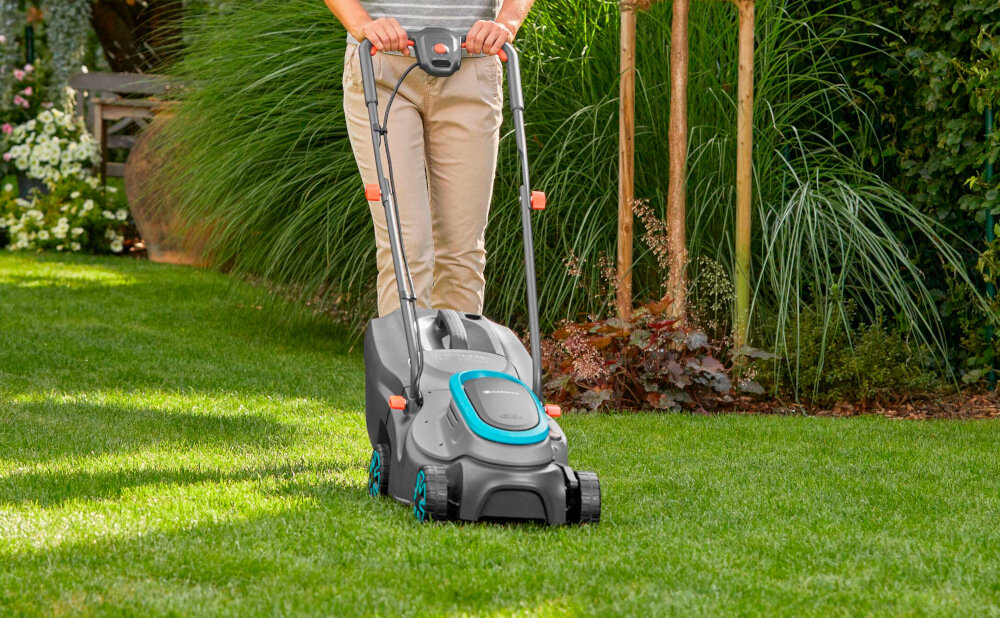 Kosiarka akumulatorowa GARDENA PowerMax 32-18V P4A 14632-20 kompaktowe solidne urządzenie obudowa z wysokiej jakości tworzyw odporność na uderzenia i działanie warunków atmosferycznych