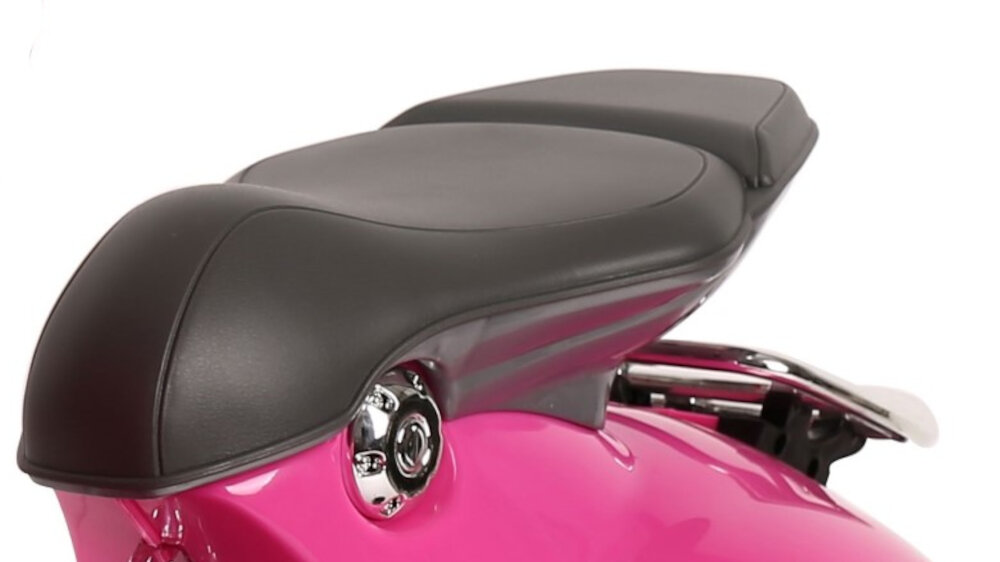 Motorek elektryczny SUN BABY Scooter Vespa Różowy dlugie siedzisko w wysokiej jakosci tworzyw odpowiedni komfort satysfakcjonujaca jazda