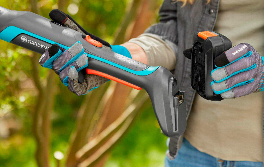 Nożyce do gałęzi GARDENA 14772-55 akumulatorowe zasilanie akumulator litowo-jonowy 18 V z serii POWER FOR ALL model bez akumulatora i ładowarki