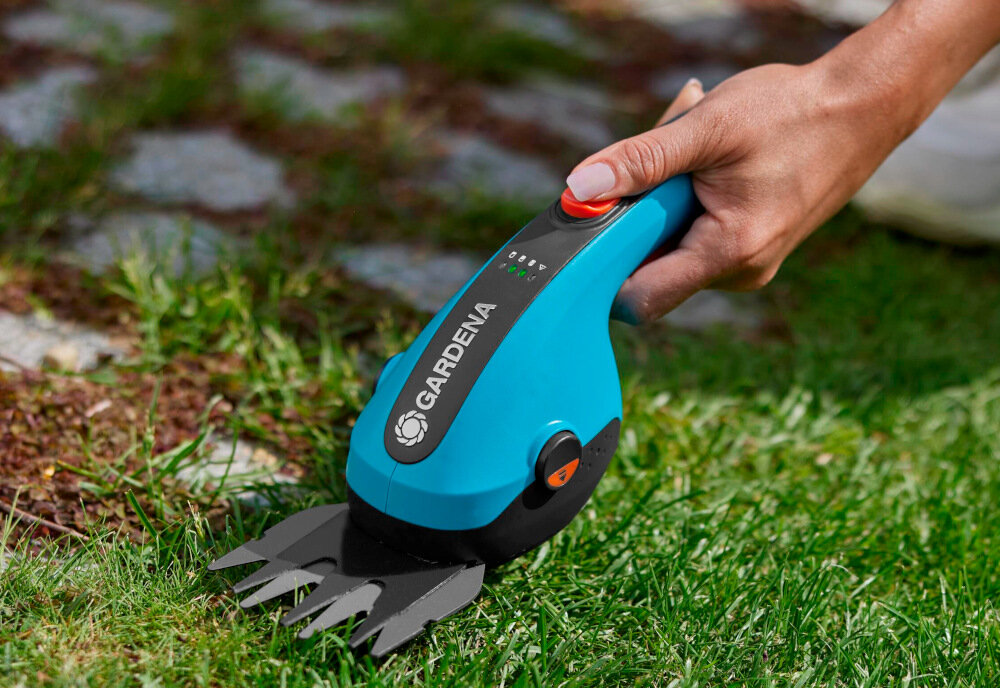 Nożyce do trawy GARDENA ClassicCut Li 9884-20 uniwersalny sprzęt do przycinania brzegów trawnika niewielkich krzewów zwarta konstrukcja do prac wymagających dokładności