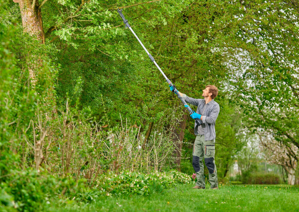 Nożyce do gałęzi GARDENA HighCut 250-18V P4A 14774-55 teleskopowy trzonek przedłuża nożyce do 2,5 m cięcie na wysokości do 4 metrów