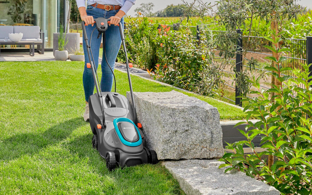 Kosiarka elektryczna GARDENA PowerMax 32 1200 G2 14633-20 1200W do średnich trawników wygodny uchwyt niski ciężar