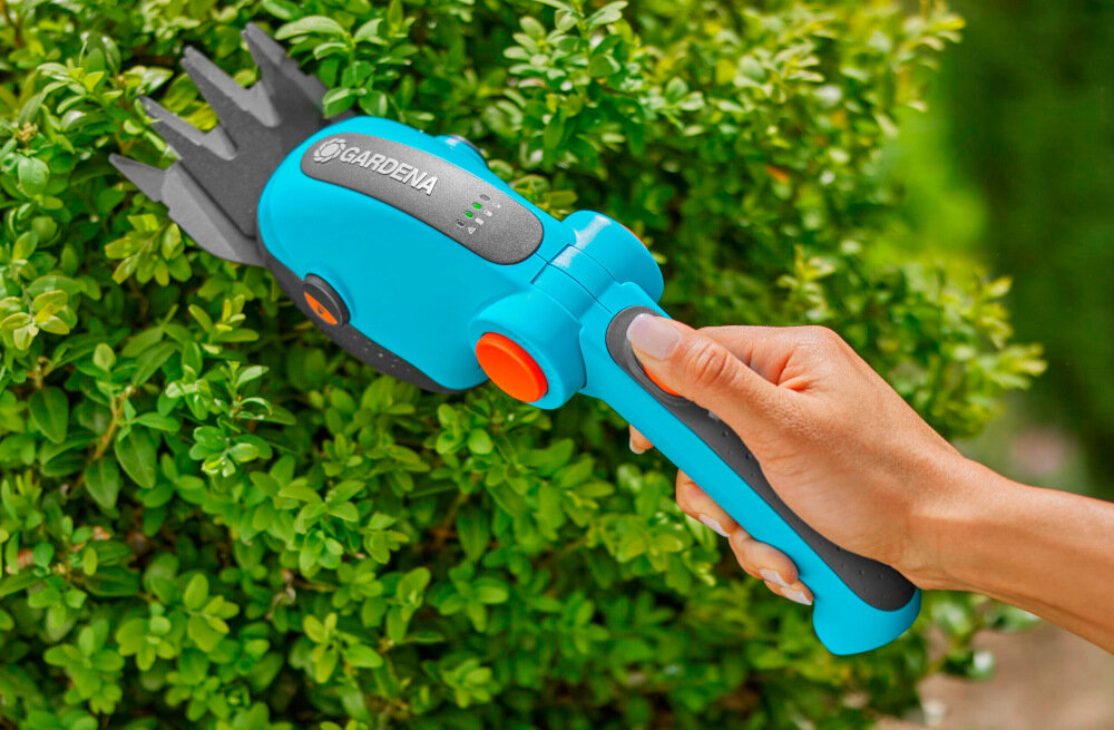 Nożyce do trawy GARDENA ComfortCut Li 9889-20 akumulatorowe smukła konstrukcja ergonomiczny uchwyt wygodnie leży w dłoni ustawić pod odpowiednim dla siebie kątem waga 600 g