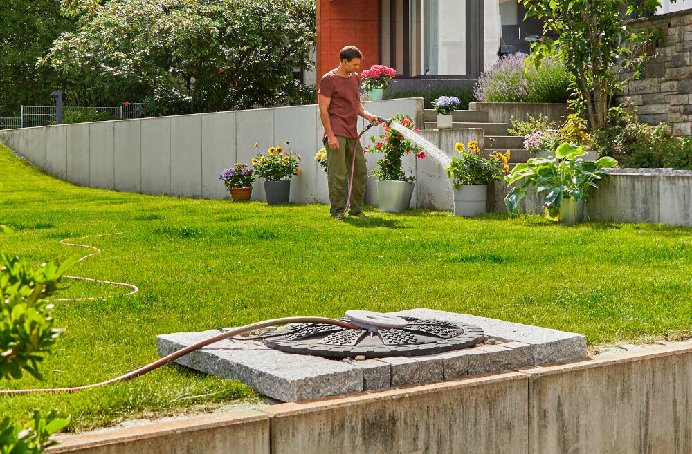 Pompa do wody GARDENA 9025-29 elektryczna solidna konstrukcja z wysokogatunkowej stali nierdzewnej inox dluga zywotnosc zintegrowany uchwyt miesci sie w otworach o srednicy 150 mm