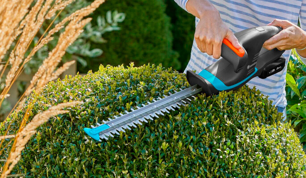 Nożyce do żywopłotu GARDENA EasyCut 40-18V P4A 14733-20 akumulatorowe ostrze ze stali wycinane laserowo porusza się w przeciwnych kierunkach szlifowane długość 40 cm odstępy między zębami 16 mm