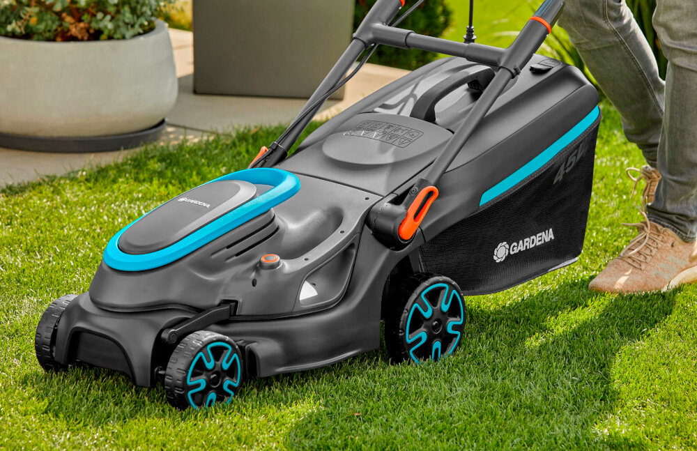 Kosiarka elektryczna GARDENA PowerMax 37 1800 G2 14637-20 1800W do pielęgnacji średniej wielkości i dużych trawników wygodny uchwyt niska emisja hałasu 96 dB