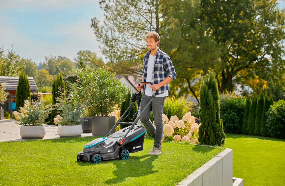Kosiarka elektryczna GARDENA PowerMax 37 1800 G2 14637-20 1800W silnik elektryczny moc 1800 W do trawników o powierzchni do 500 m2