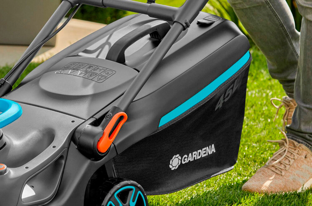 Kosiarka elektryczna GARDENA PowerMax 37 1800 G2 14637-20 1800W idealne efekty koszenia róne i czyste cięcie cyrkulacja powietrza optymalne umiejscowienie kosza kosz tekstylny pojemność 45 l z wysokiej jakości tworzyw wskaźnik poziomu napełnienia