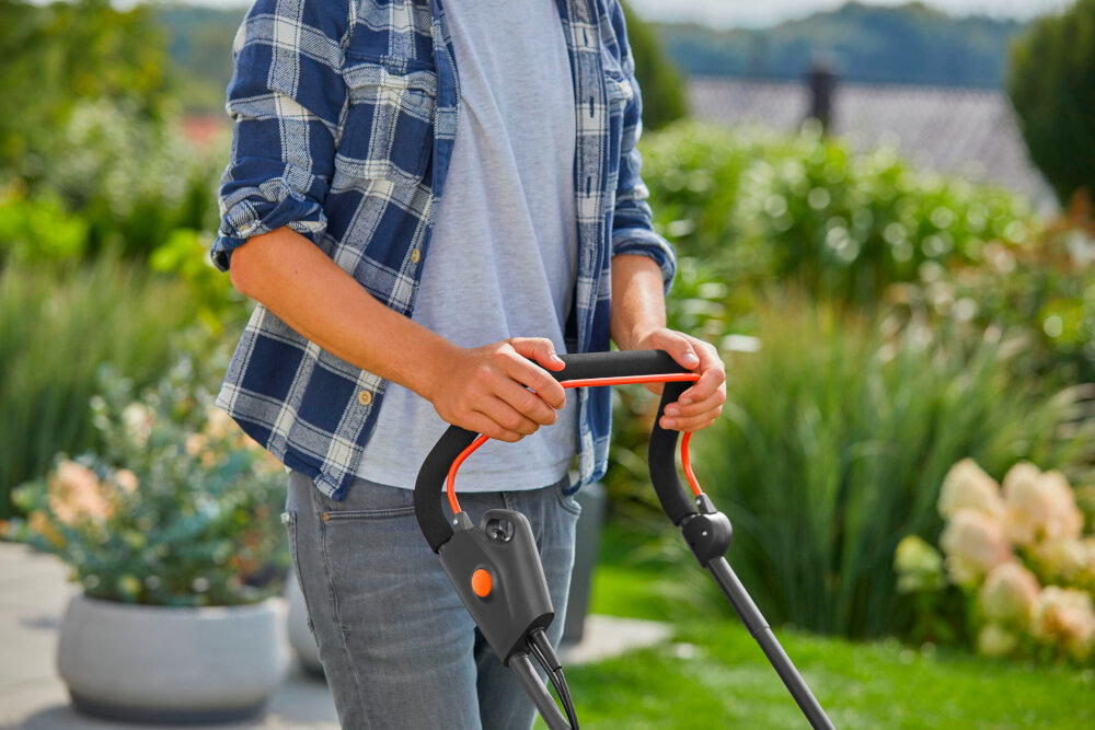 Kosiarka elektryczna GARDENA PowerMax 37 1800 G2 14637-20 1800W wygoda komfortowa rączka ErgoTec ergonomiczna forma doskonały komfort pracy