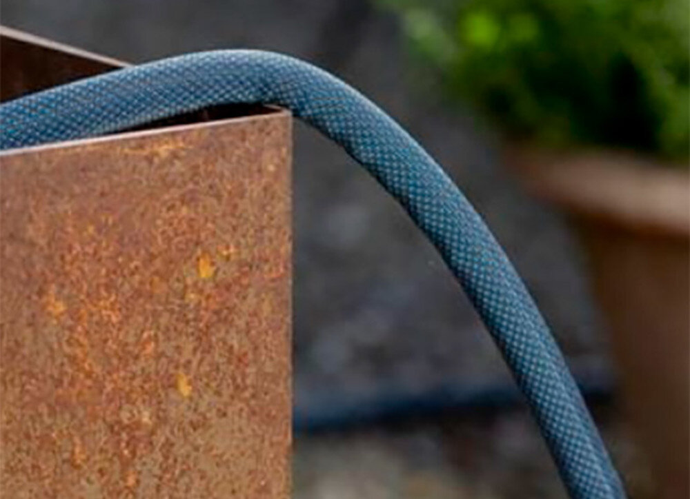 Wąż ogrodowy tekstylny GARDENA Liano Xtreme zestaw 1-2 cala 10 m 18460-20 odporosc na promienie UV i mroz ochrona przed sloncem trwalosc w trudnych warunkach pogodowych zachowuje swoje wlsciwosci przez caly rok