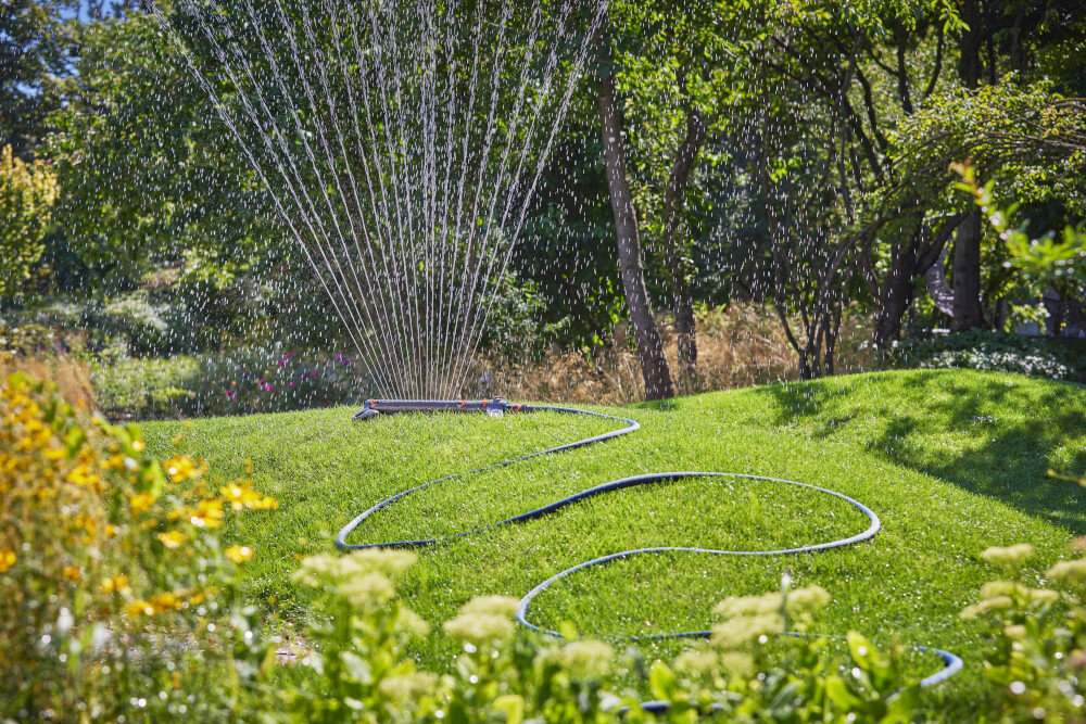 Wąż ogrodowy tekstylny GARDENA Liano Xtreme 3/4 cala 25 m 18482-20 w zestawie dwa szybkozlacza standardowe i ze stopem trwale szczelne polaczenie z kranem i akcesoriami nawadniajacymi w pelni kompatybilny z elementami Original GARDENA System